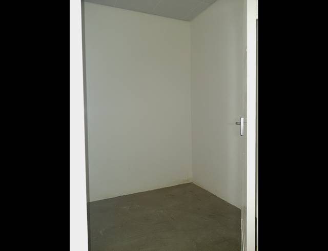 346M² RETAIL TO LET IN HALFWAY HOUSE